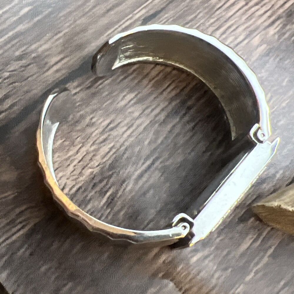 Silver Bangle Women’s Quartz Watch GEN568 Watch New Battery - Picture 8 of 9